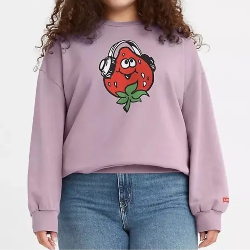 Levi’s Oversized Strawberry Sweatshirt Size XS